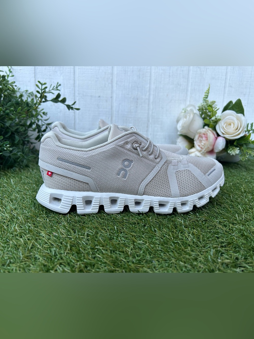On Cloud 5 Trainers Color: Pearl / White women 7 new - Picture 10 of 16